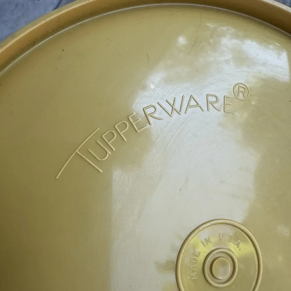 Vtg Tupperware 17 Cup Harvest Gold Round Salad Bowl Container 880-5-w/Lid 881-1